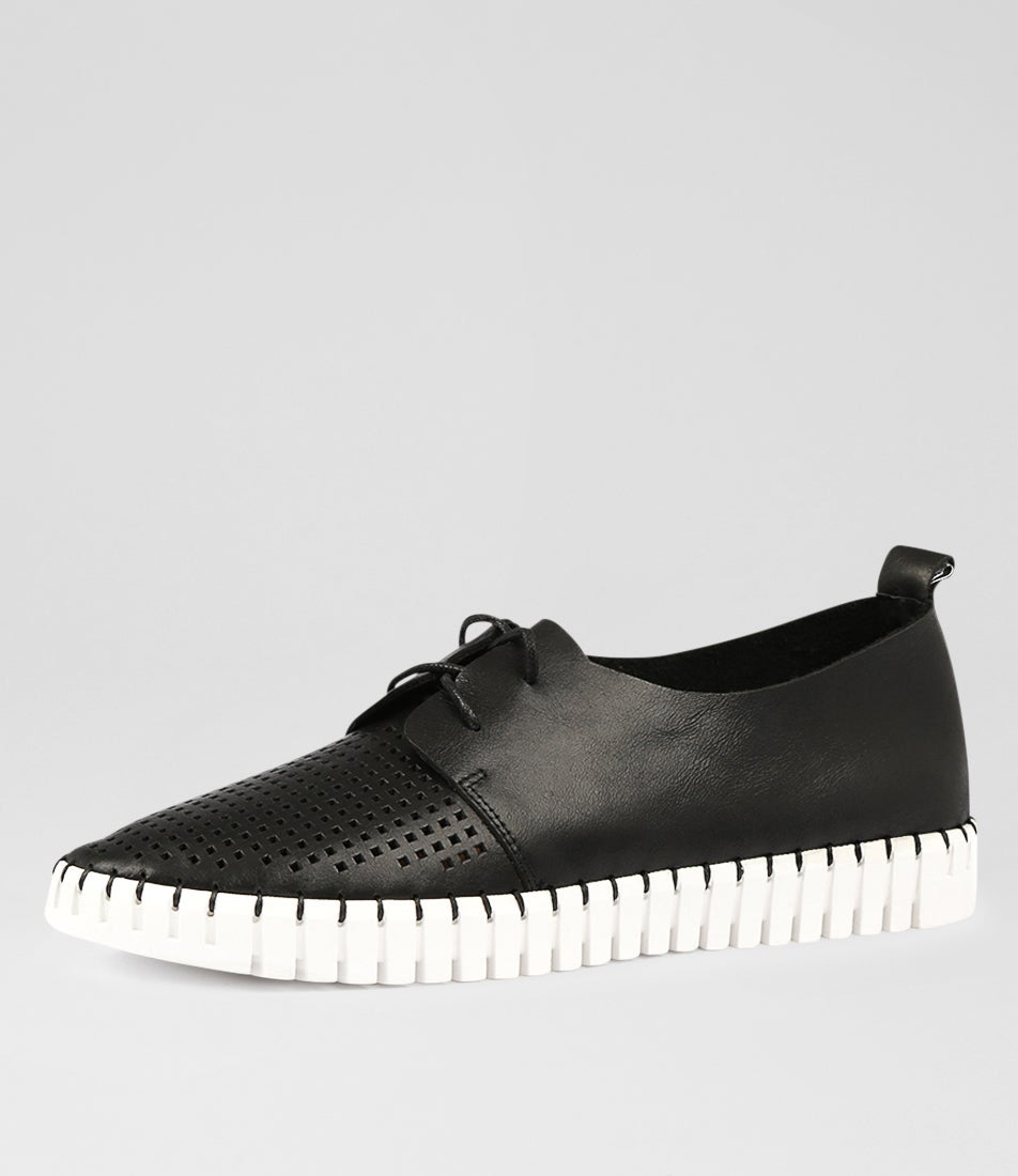 Husto Black Leather Sneakers