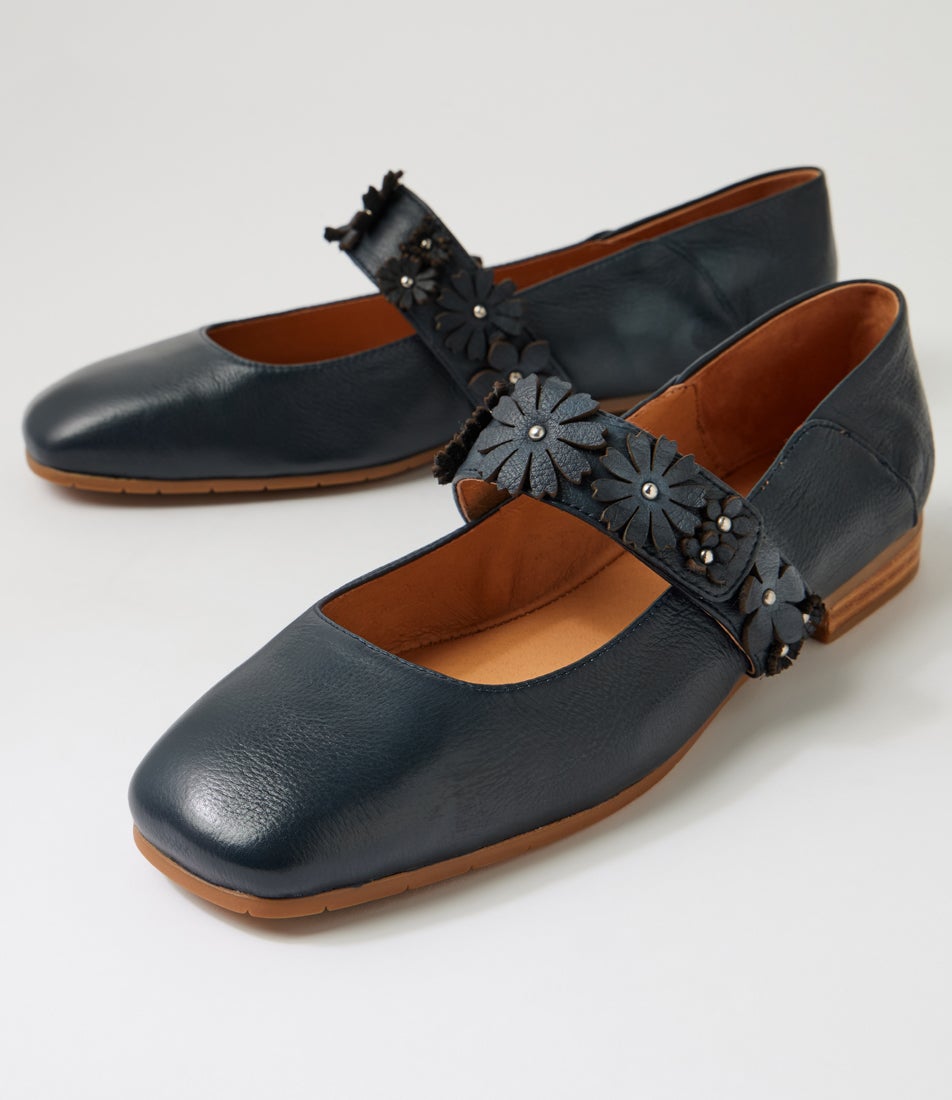 Pheasant Navy Leather Flat Shoes