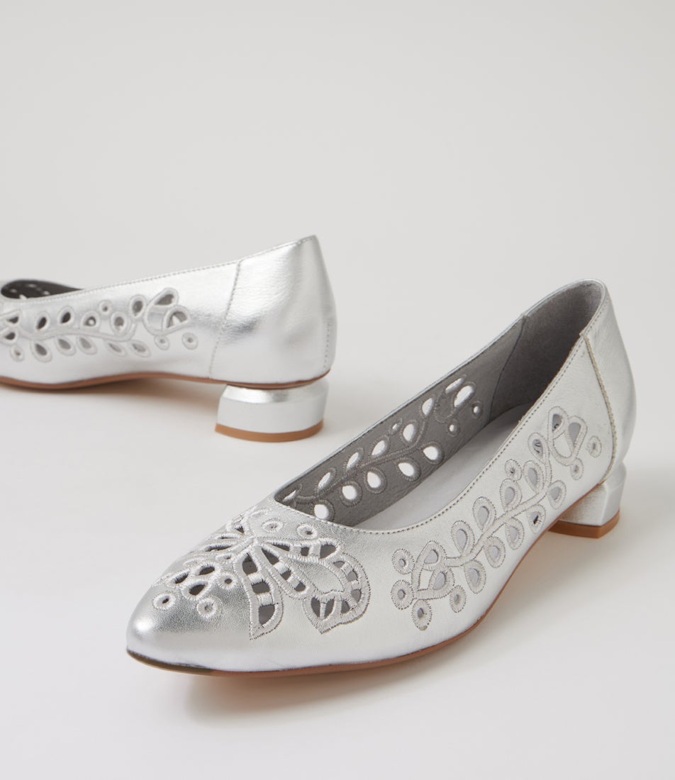 Fidda Silver Leather Flat Shoes