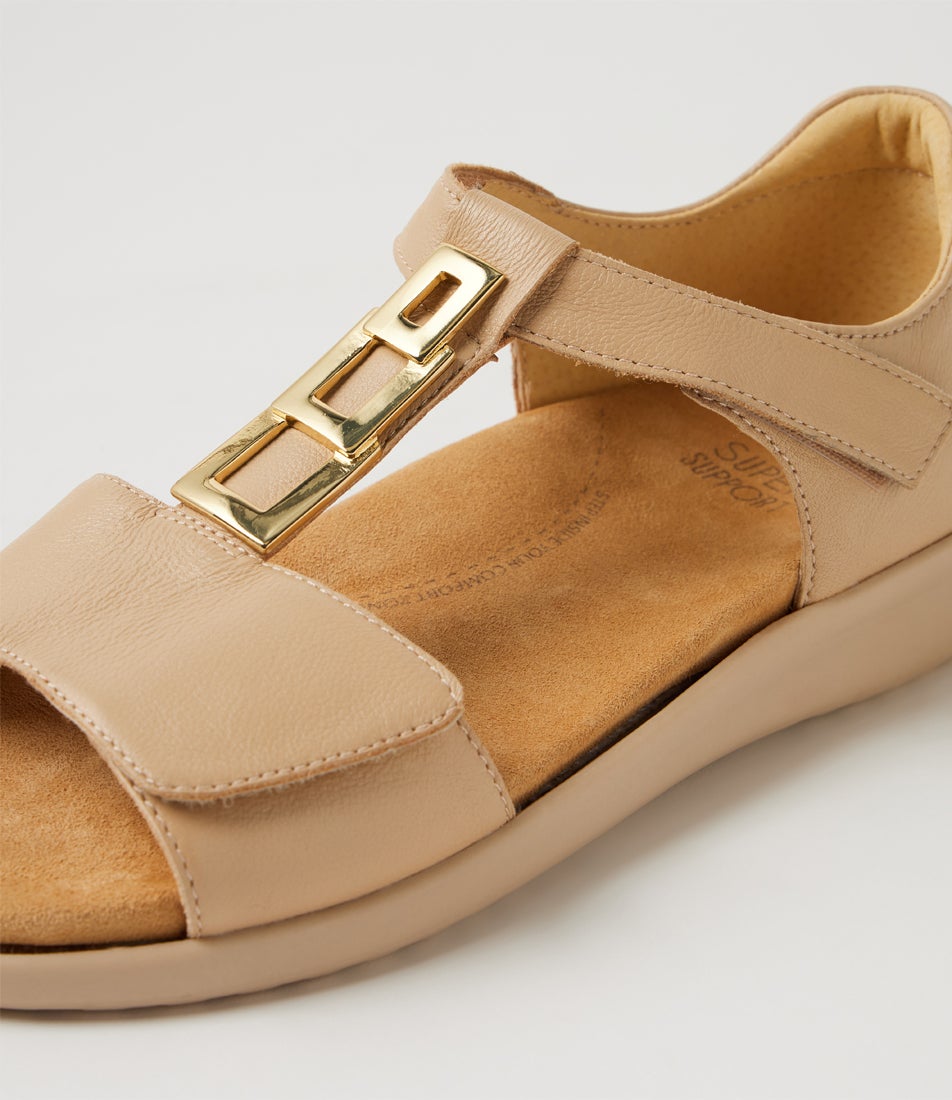 Briel Xw Camel Almond Leather Sandals