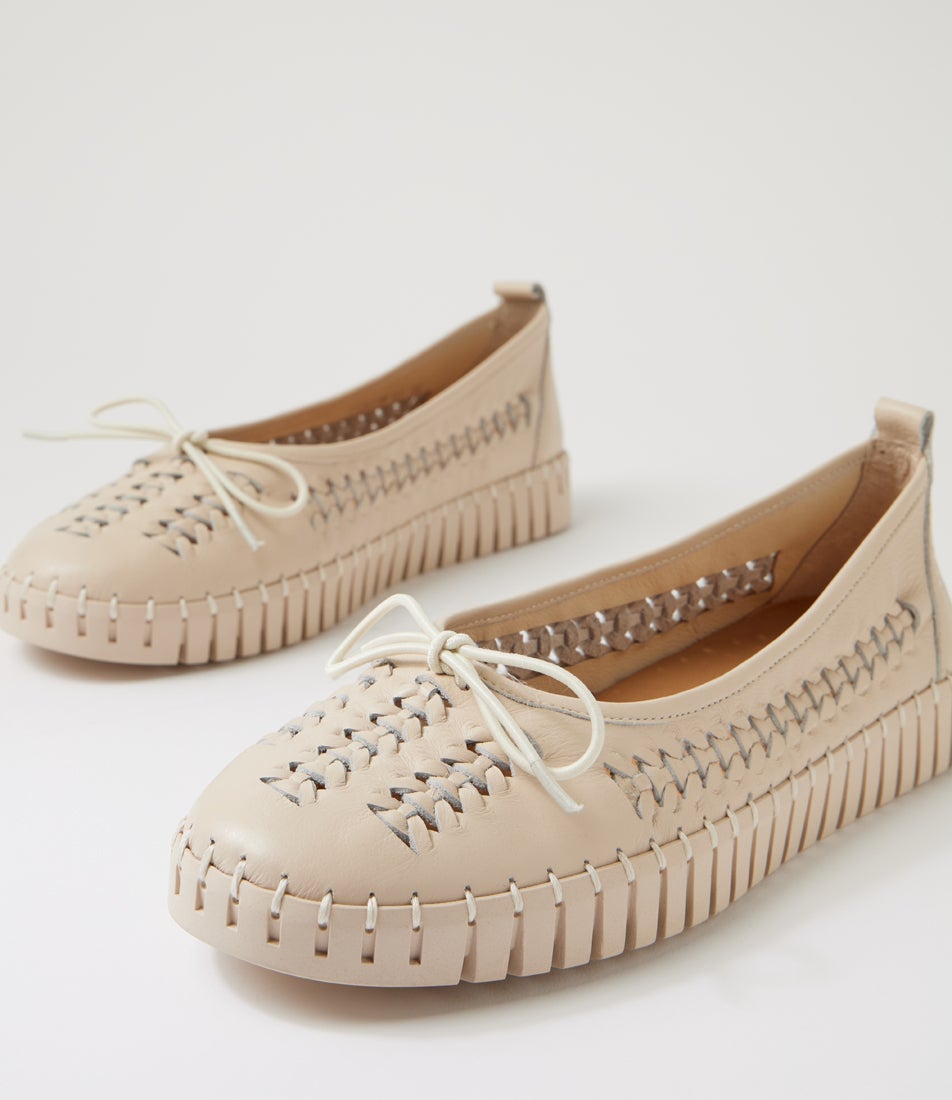 Hangon Milk Leather Flat Shoes