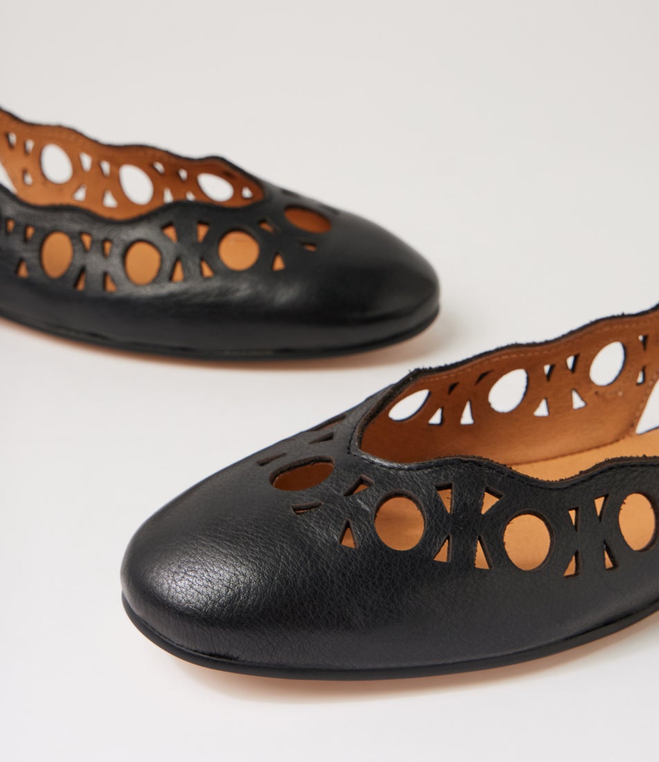 Ursley Black Leather Flat Shoes