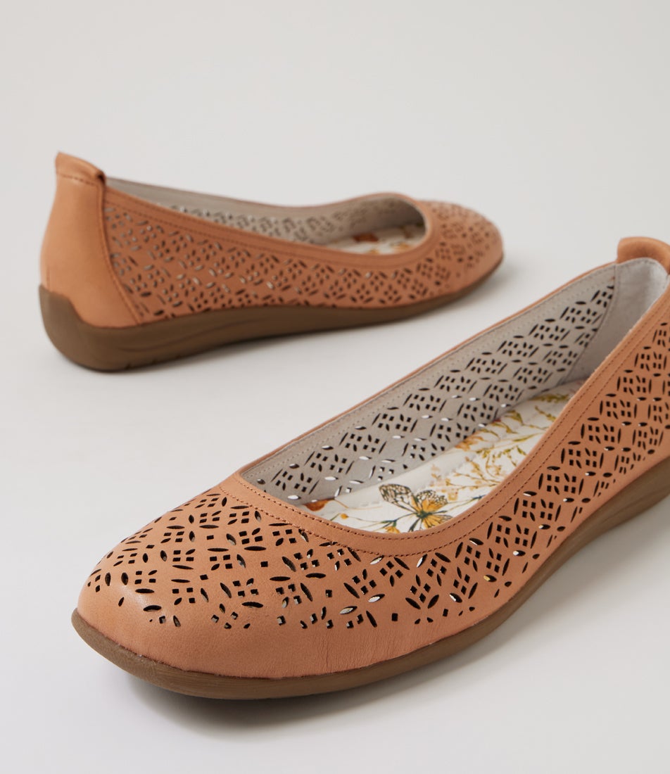 Carlinas Dark Tan Leather Flat Shoes