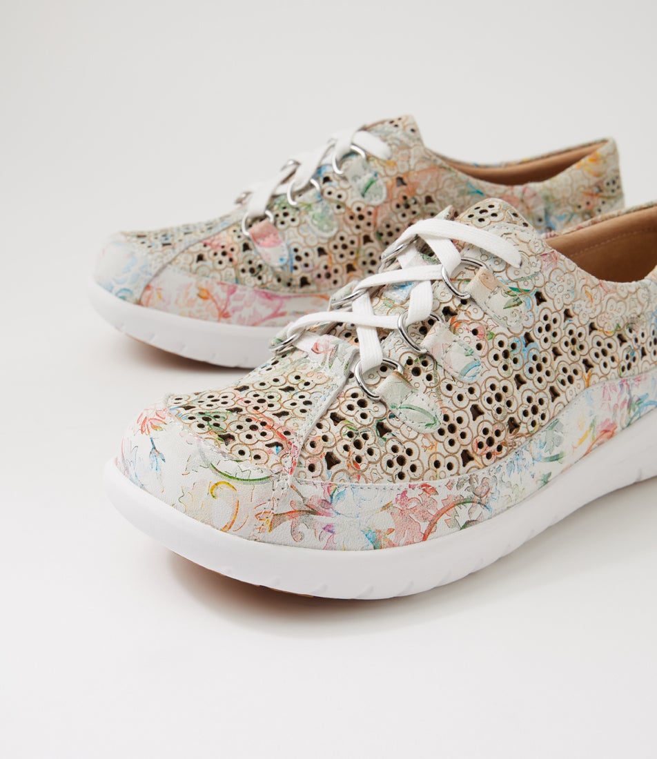 Sarmi Xf Almond Floral Leather Flat Shoes