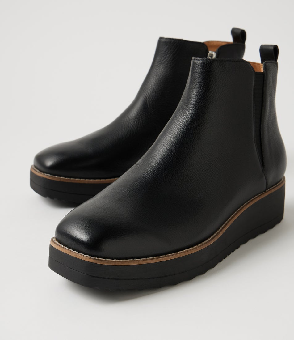 Durina Black Leather Chelsea Boots