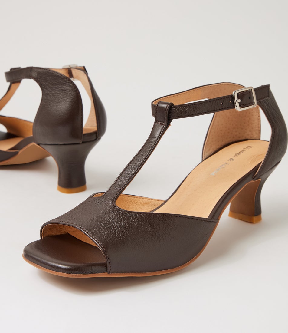 Undoe Choc Leather Sandals