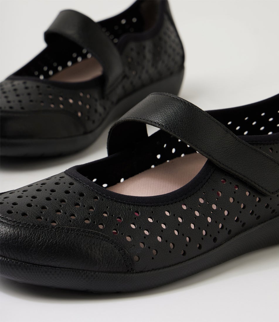 Ursi Xf Black Leather Flat Shoes