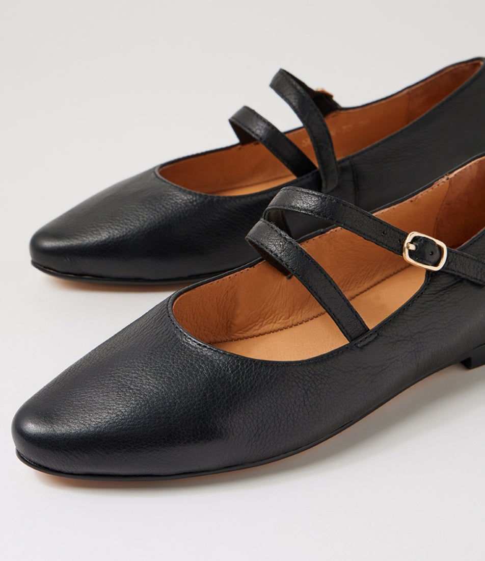 Sorion Black Leather Flat Shoes
