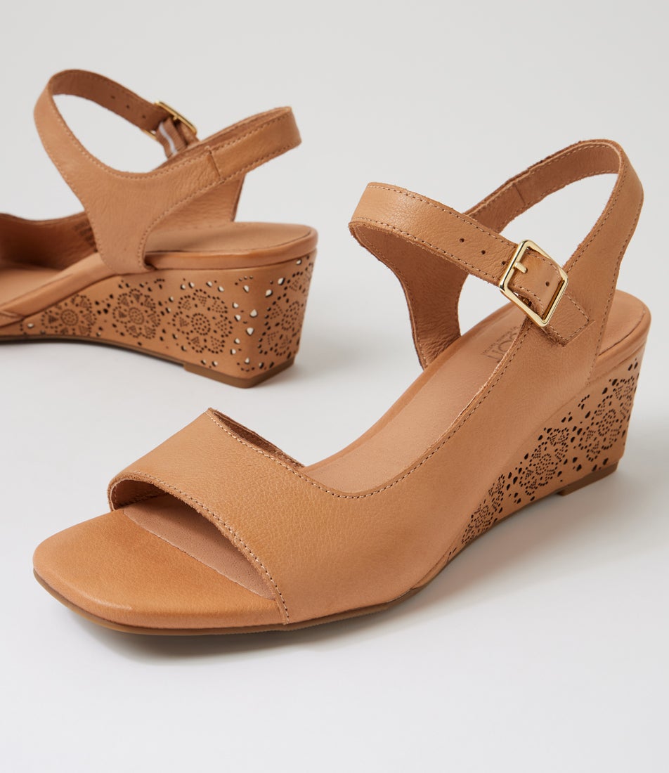 Leisels Dark Tan Multi Sandals