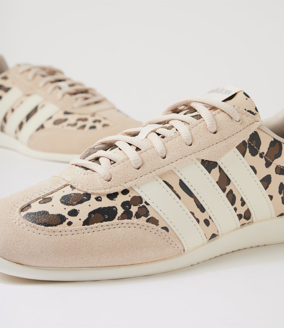 Barreda Lo W Crystal Linen Off White Black Fabric Sneakers