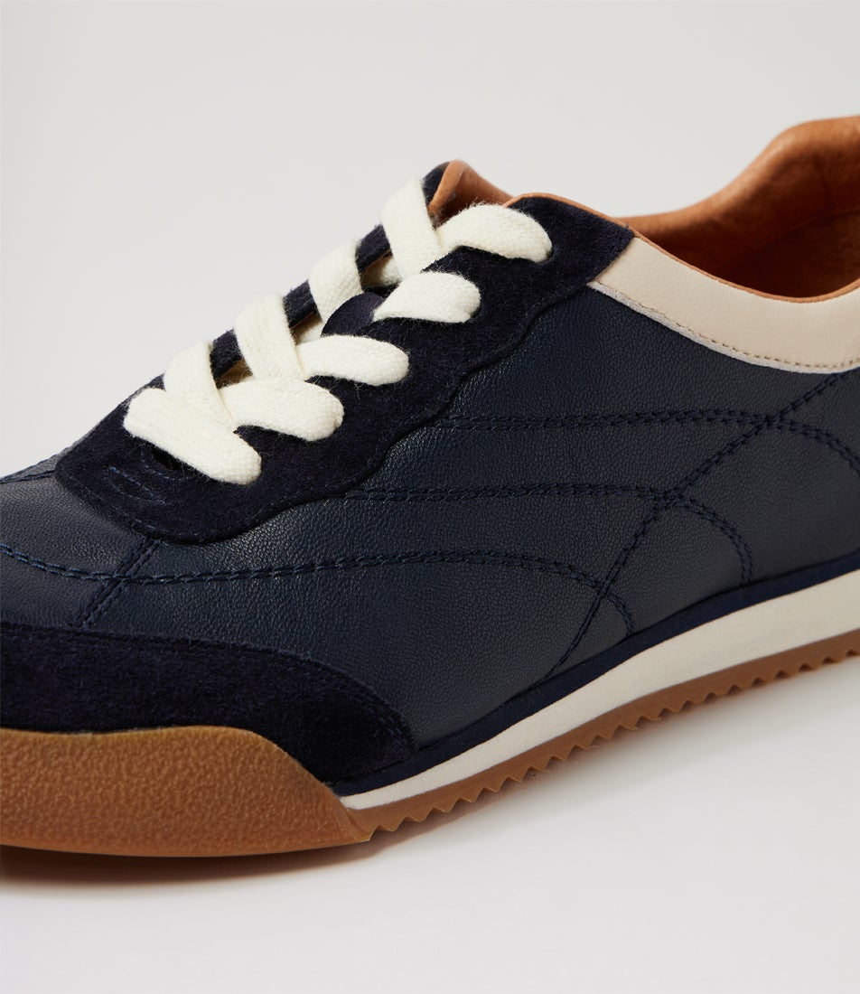 Flinches Xw Navy Vanilla Leather Sneakers