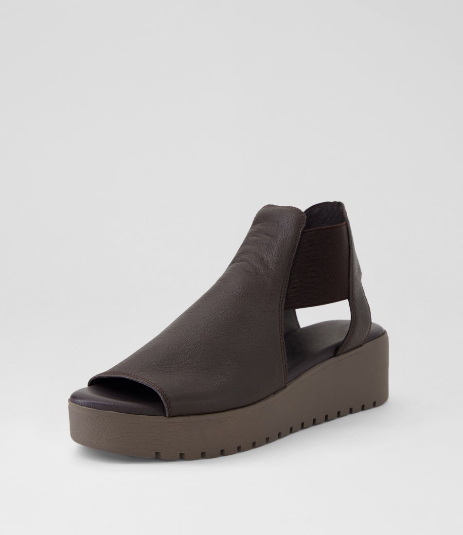 Ozie Choc Leather Sandals