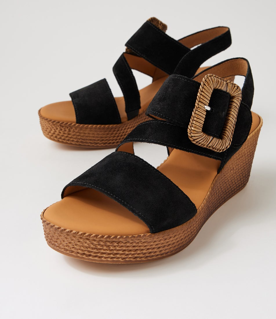 Anikah Schwarz Suede Sandals