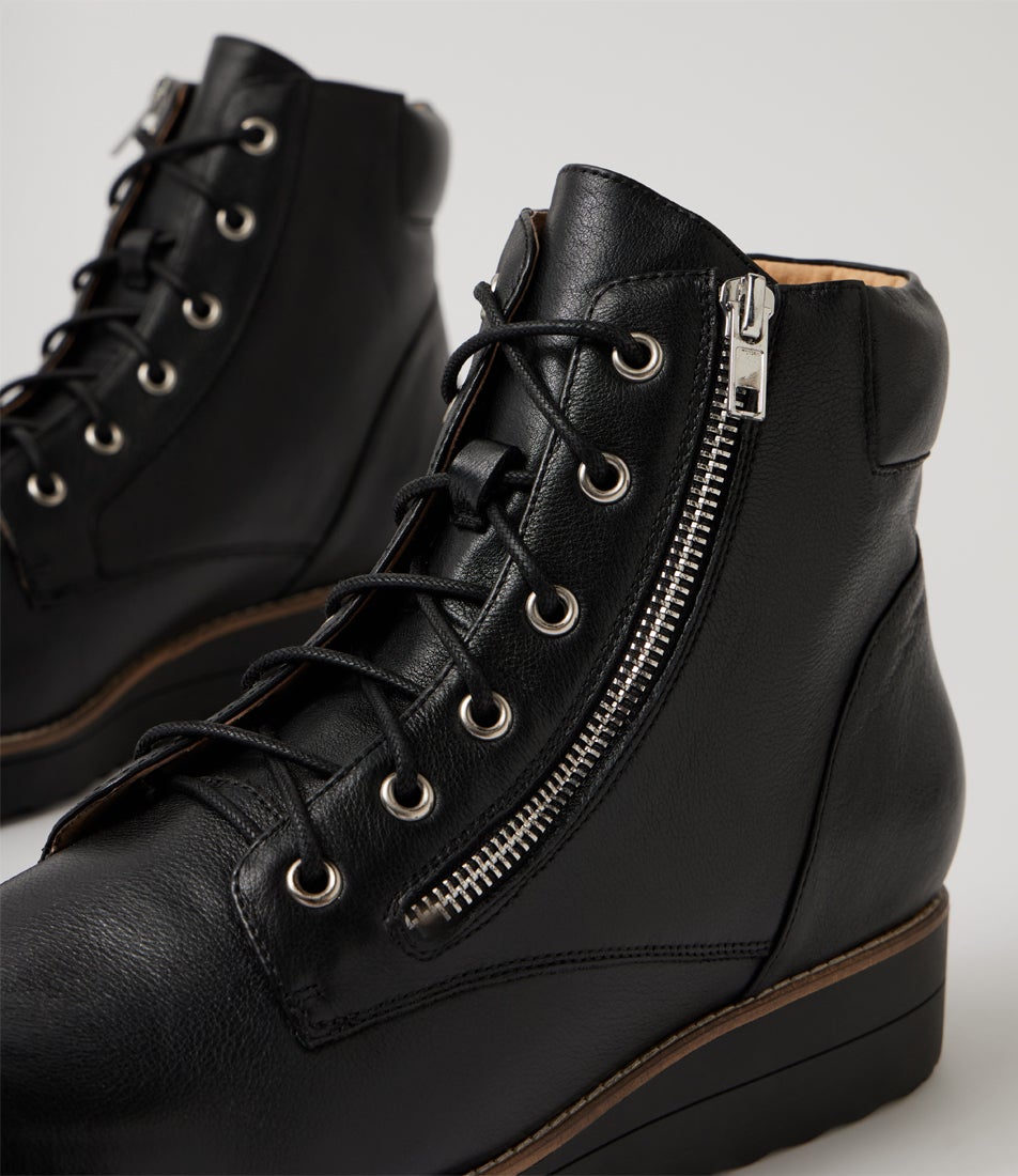 Ollege Black Leather Ankle Boots