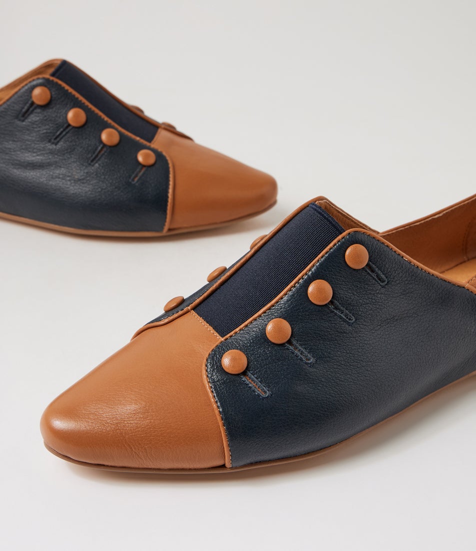 Servi Dark Tan Navy Leather Flat Shoes