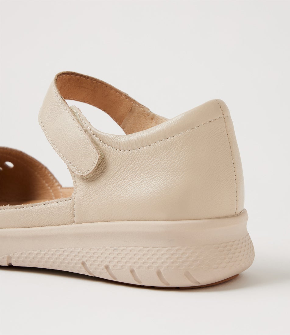 Serra Xw Almond Leather Sandals