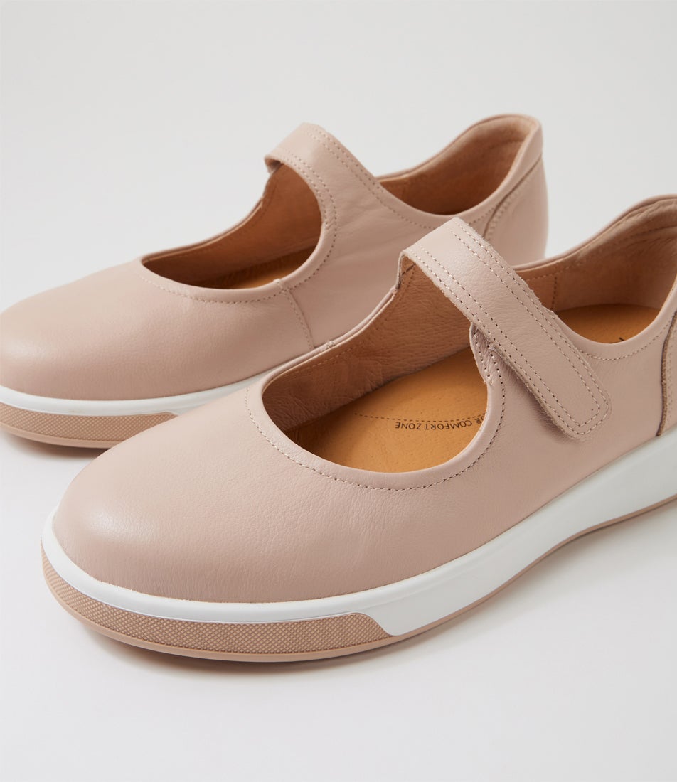 Aitch Xf Nude Leather Flat Shoes