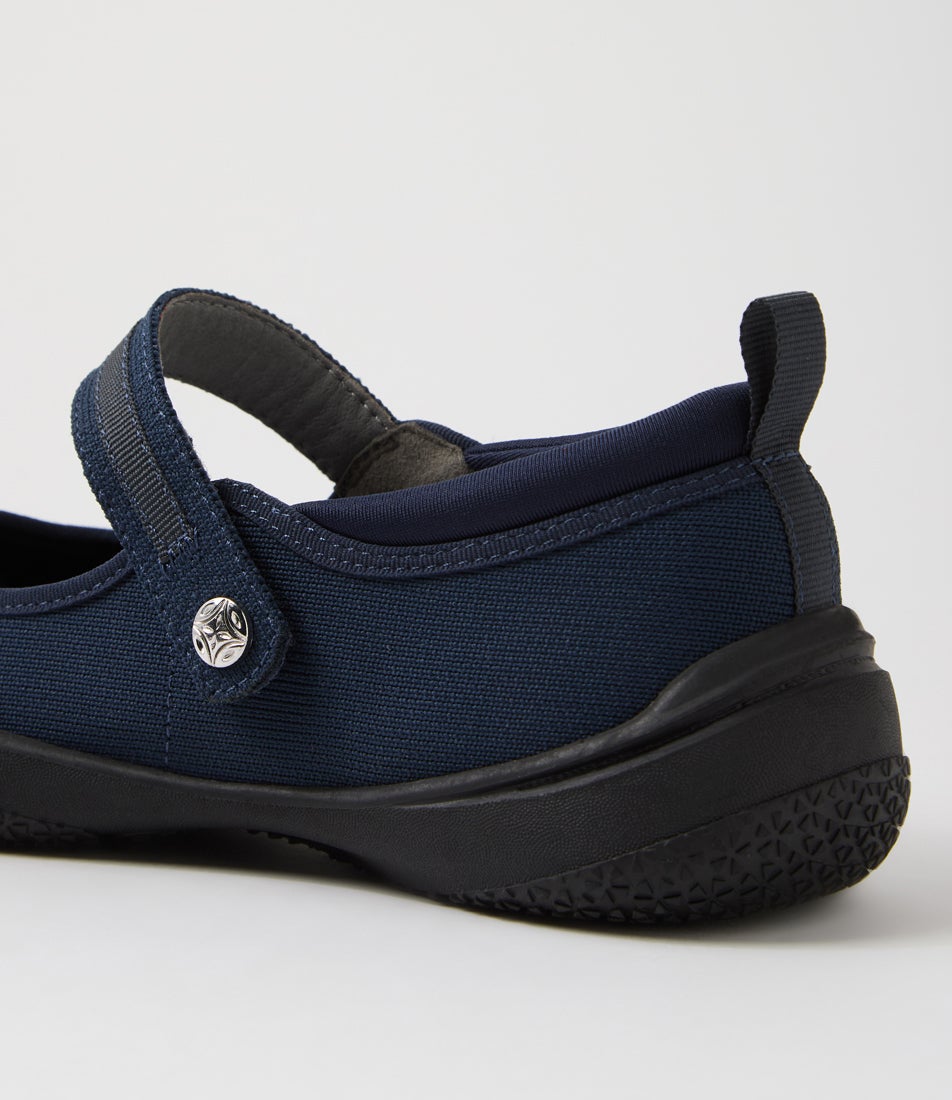 Selinne Navy Knit Flat Shoes