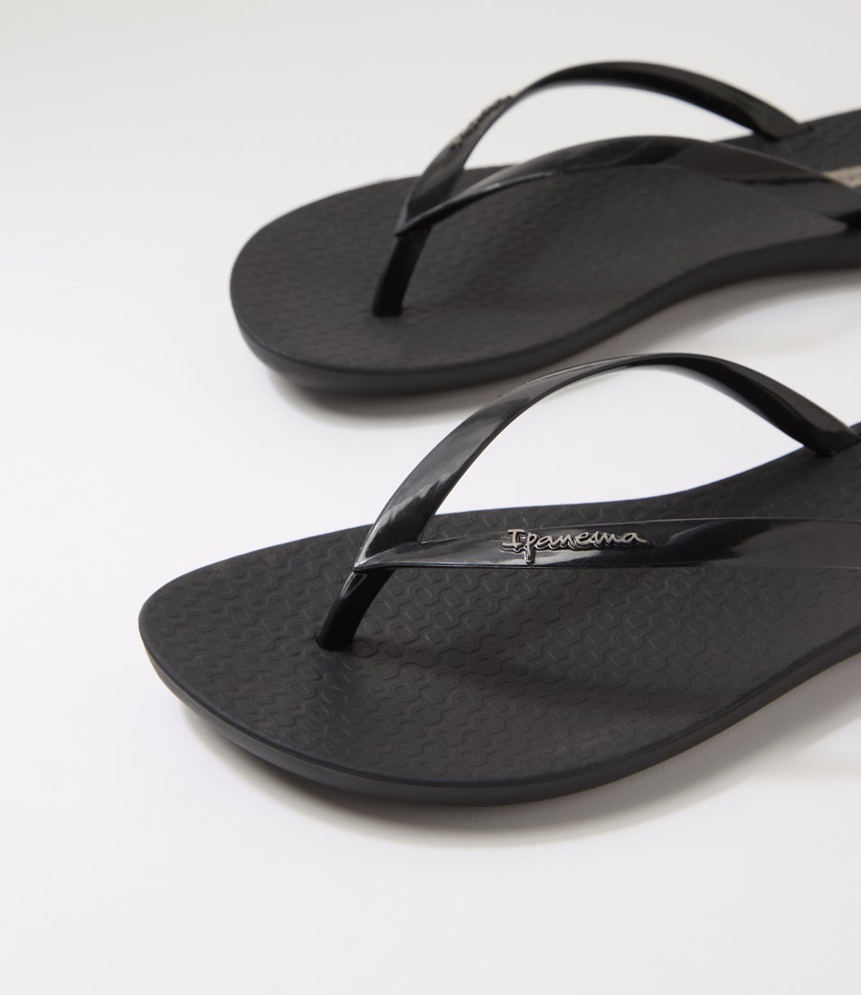 Wave Black Thongs