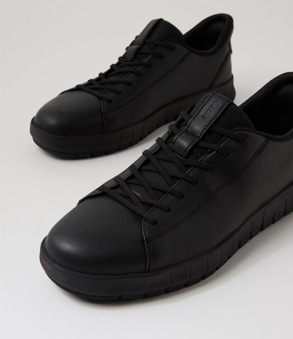 U Flextride Plus Low Black Leather Sneakers