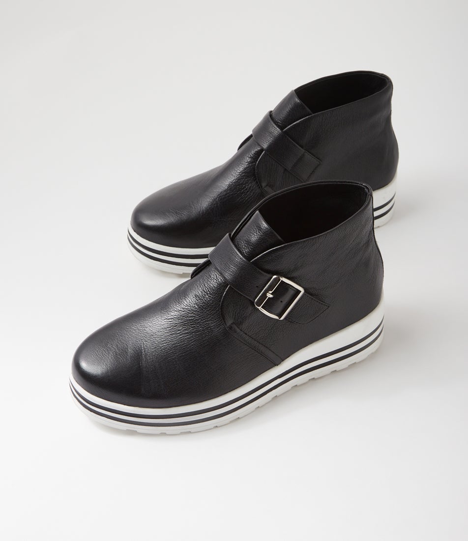 Vumba Xf Black Leather Ankle Boots