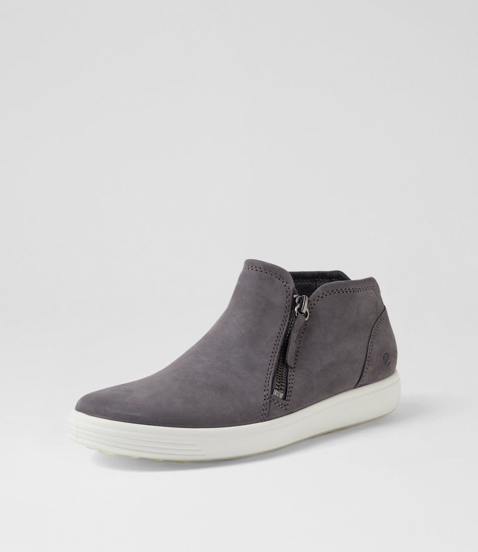 430243 Soft 7 Magnet Nubuck Ankle Boots