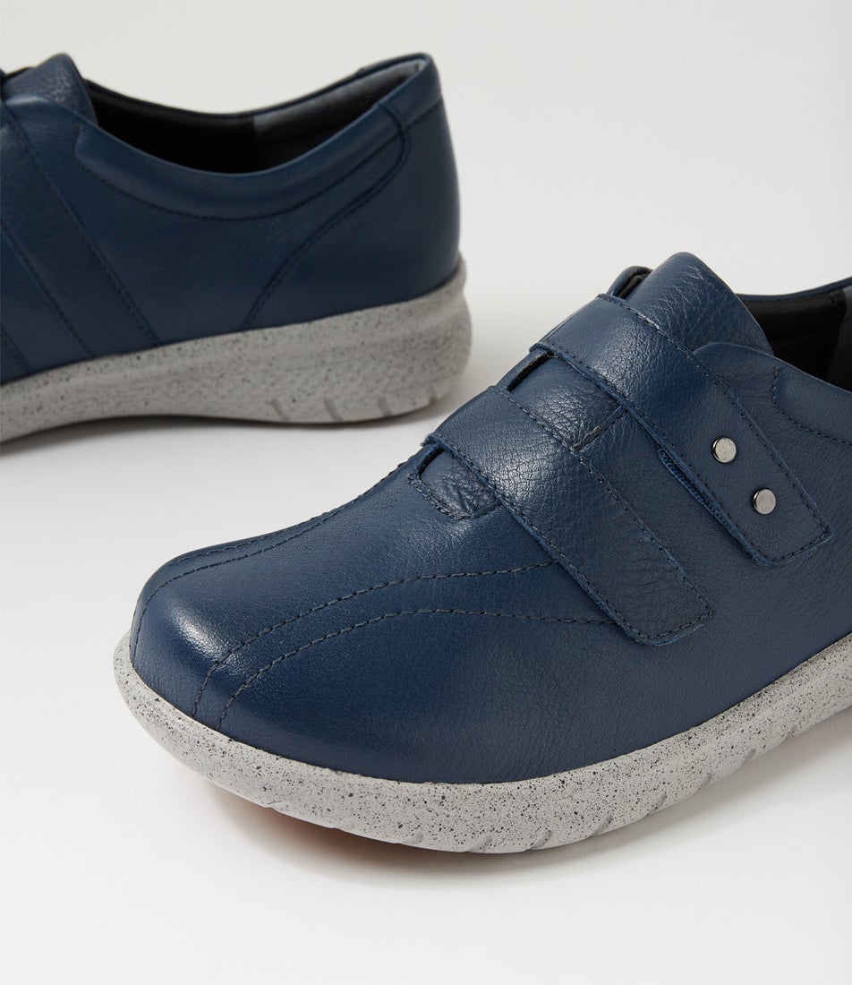 Sonnye Xf Navy Leather Sneakers