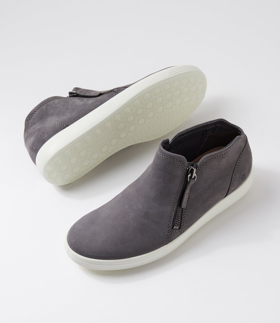 430243 Soft 7 Magnet Nubuck Ankle Boots