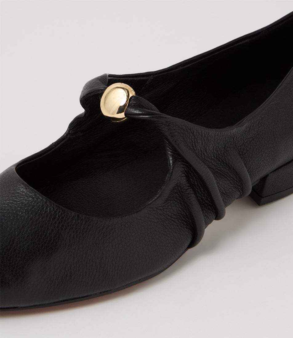Estrela Black Leather Flat Shoes
