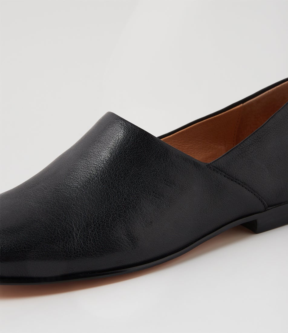 Umple Black Leather Flat Shoes