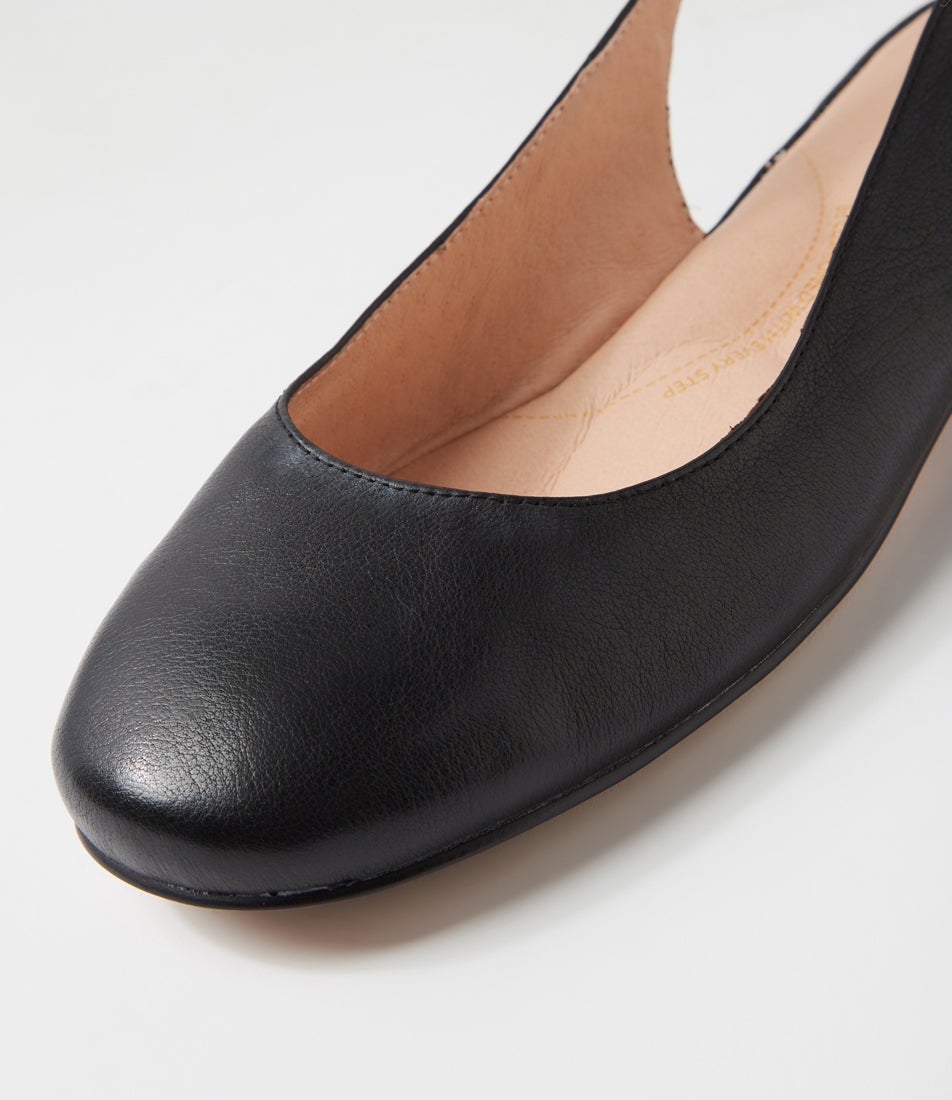 Ezil W Black Leather Flat Shoes
