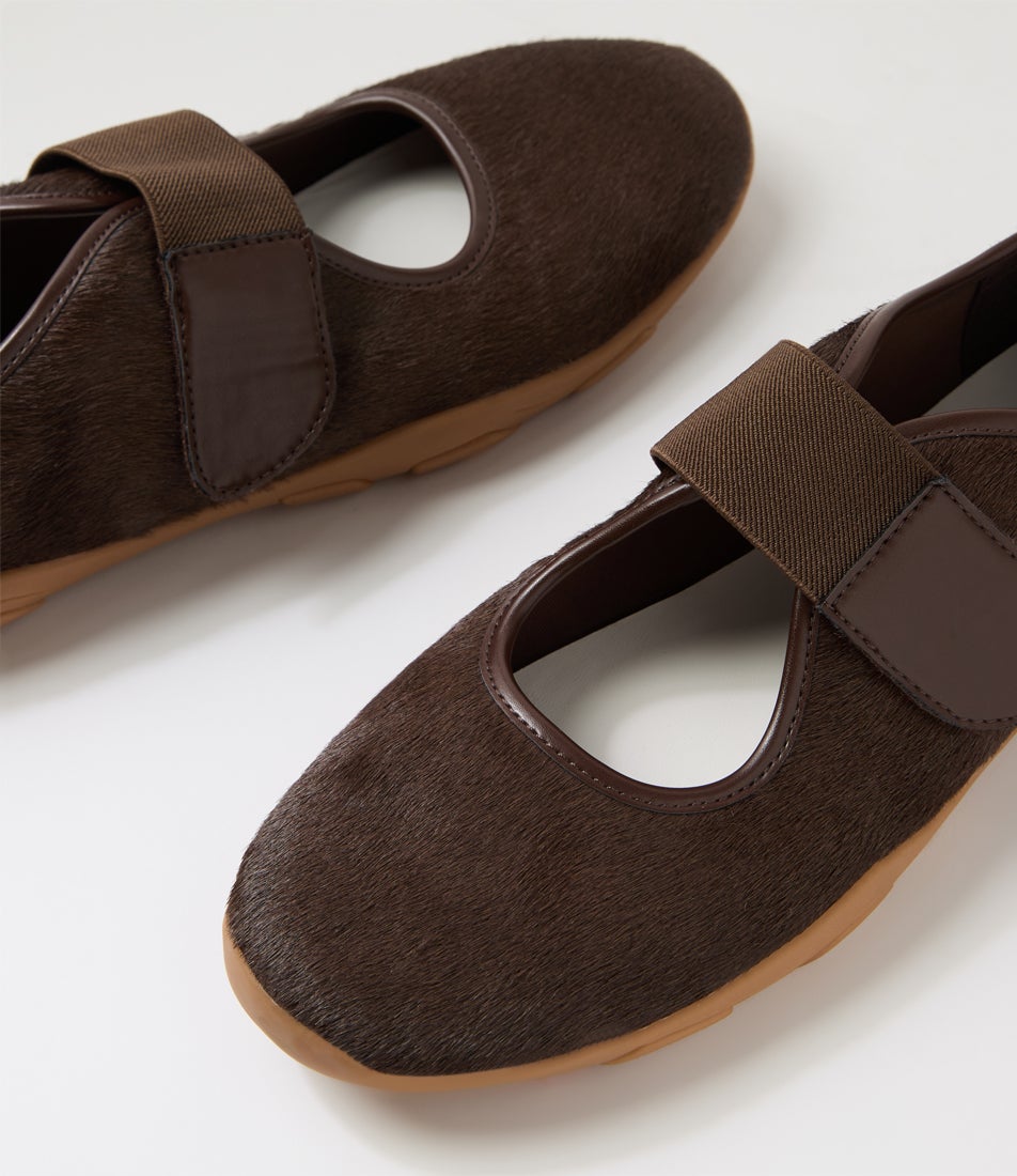 Dafne Chocolate Pony Sneakers