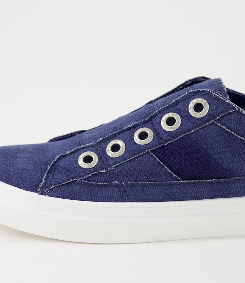 Hangout Newport Navy Canvas Sneakers