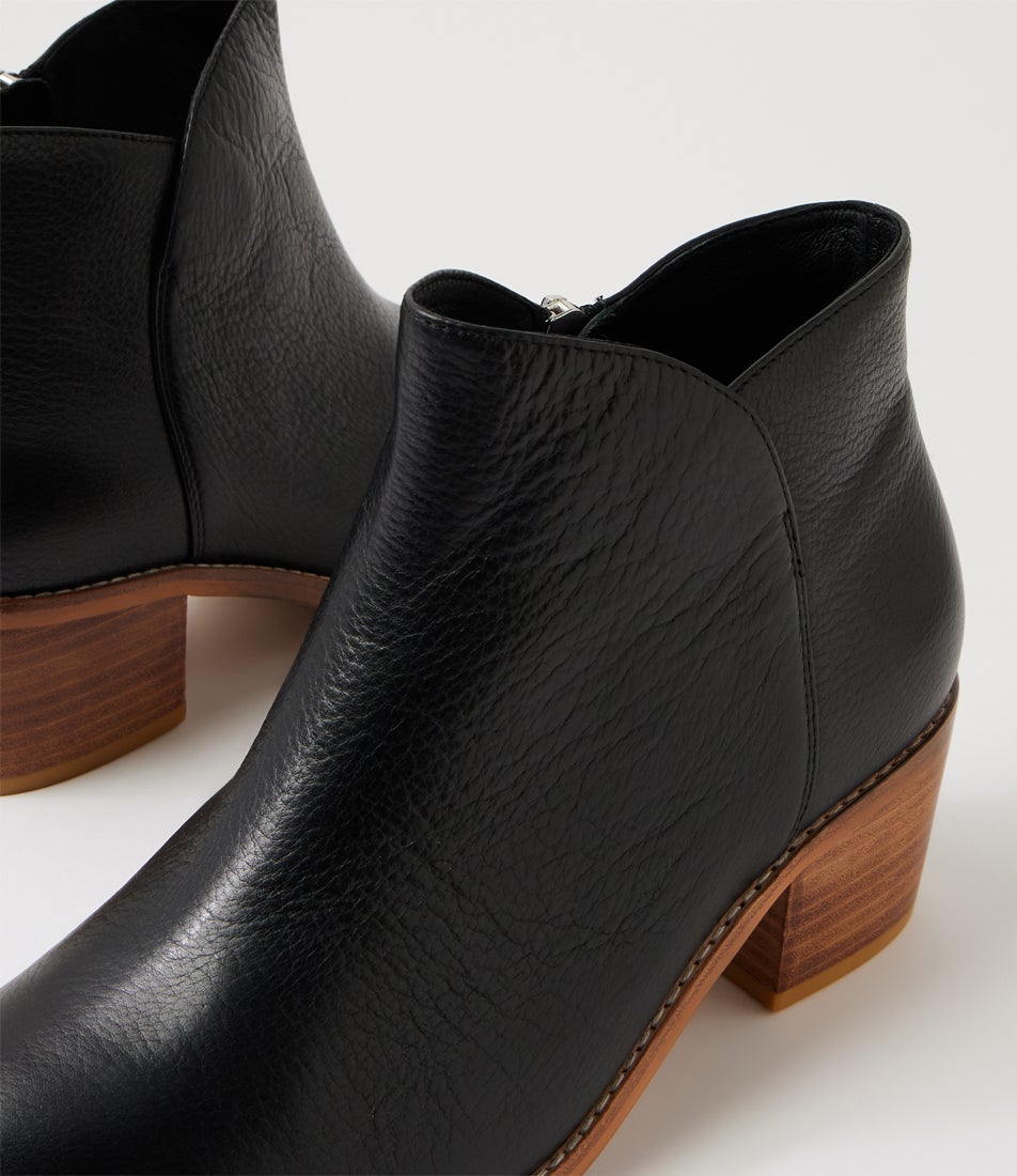 Roxol Xw Black Natural Leather Ankle Boots