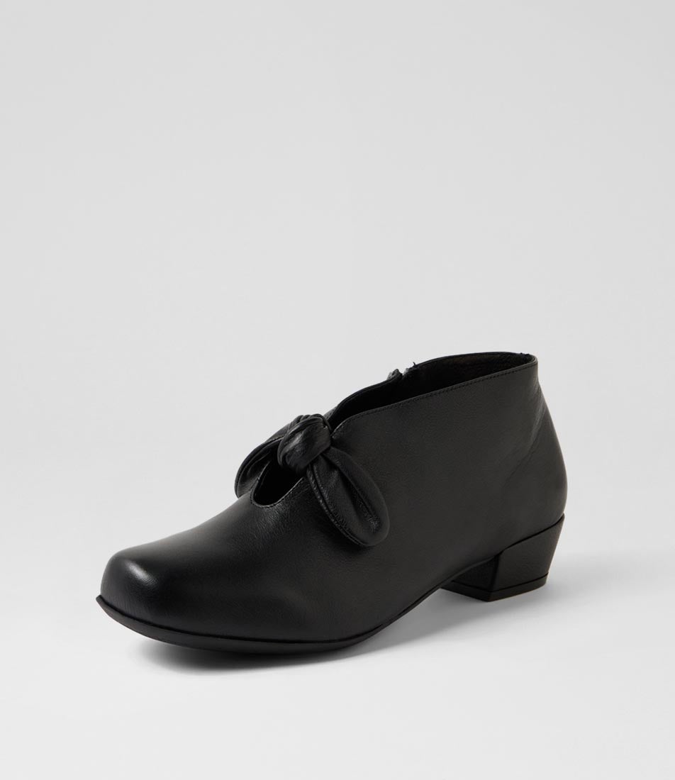 Qoppy Xw Black Leather Ankle Boots