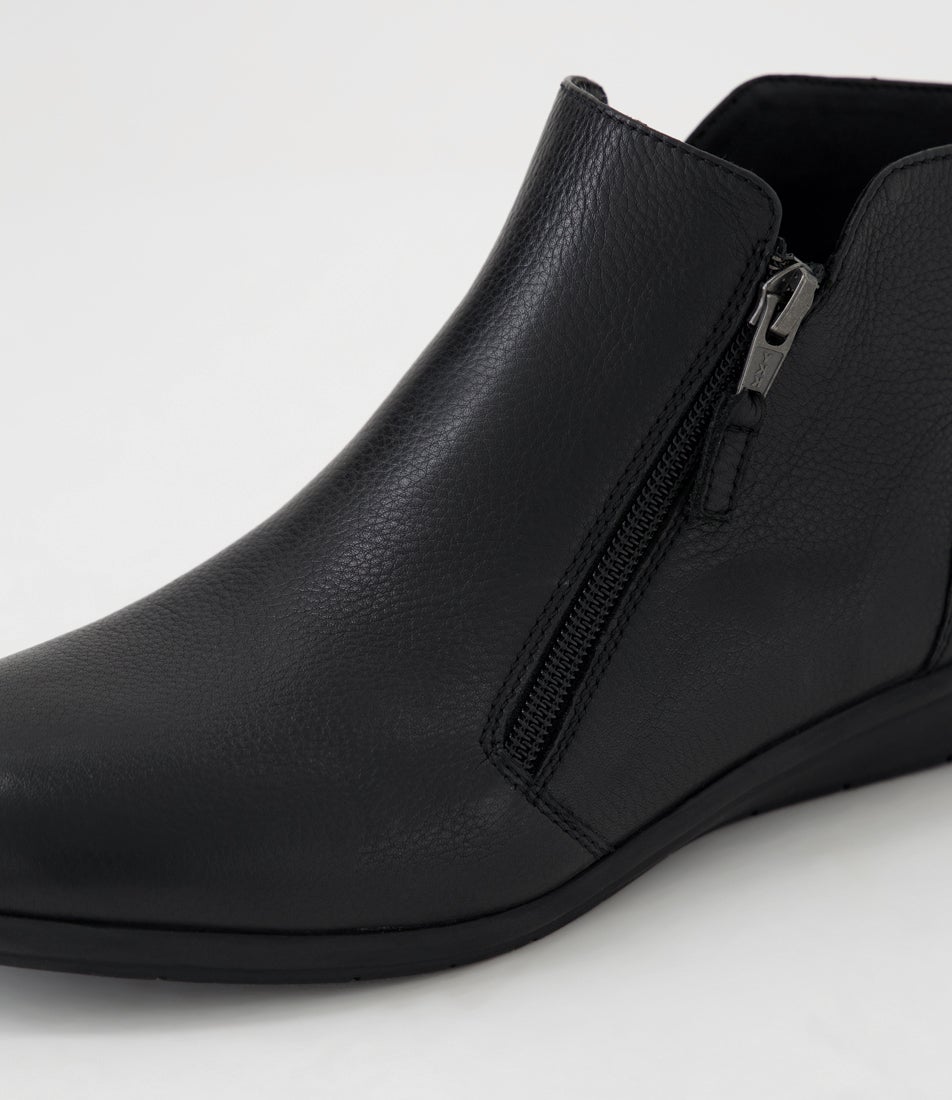 Fallenn Black Leather Ankle Boots