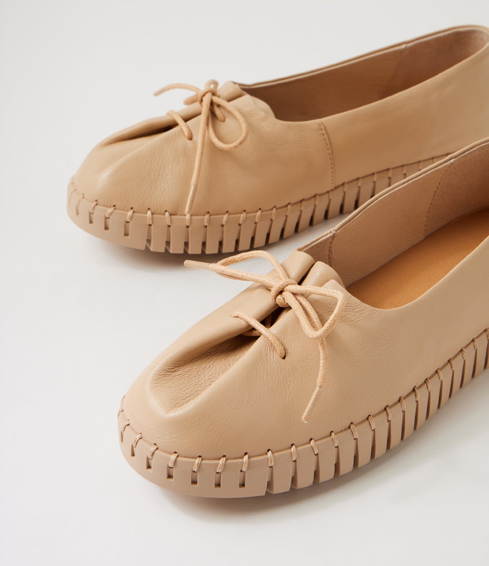 Hemel Camel Camel Leather Ballet Flats