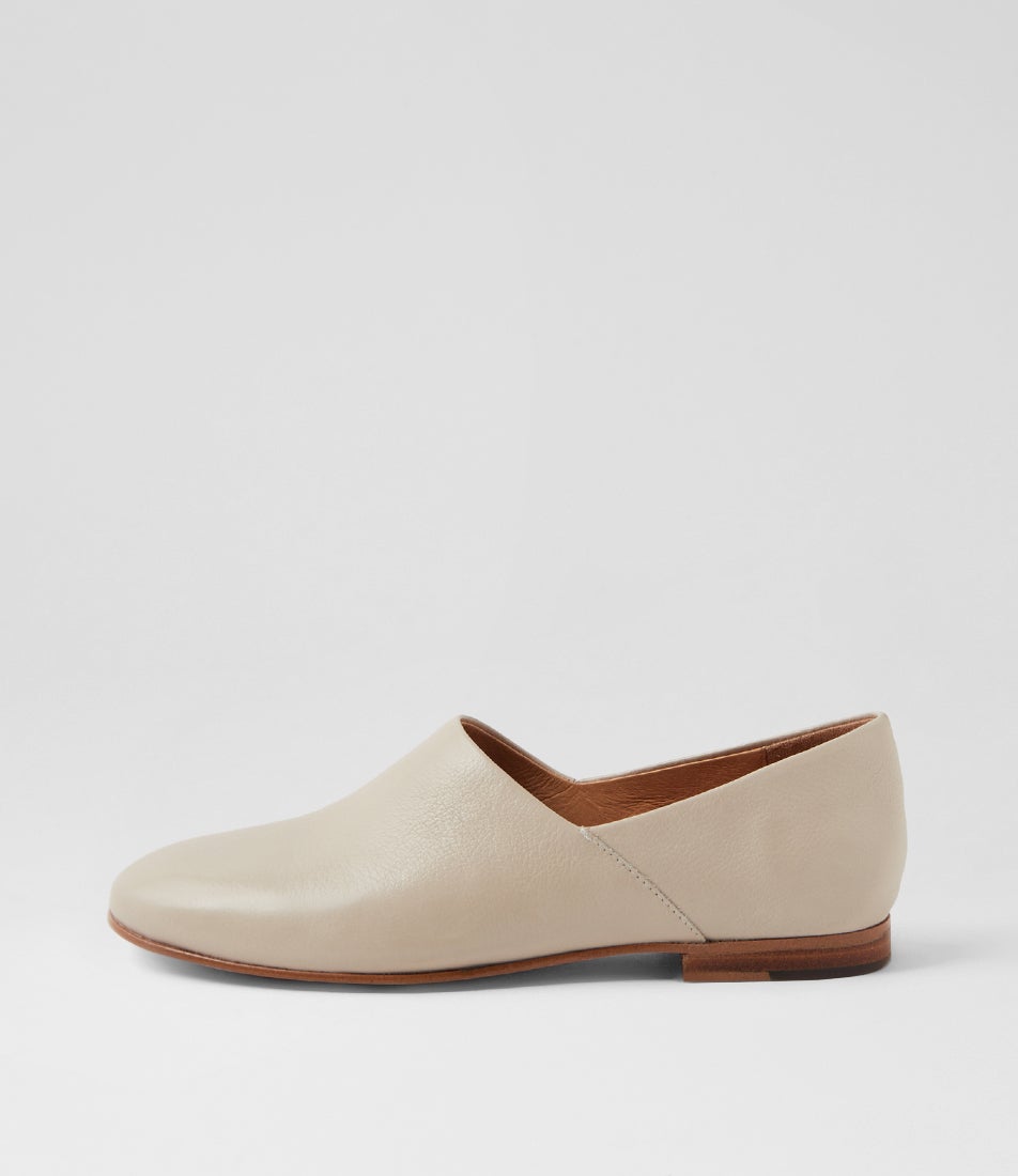 Umple Almond Leather Flat Shoes