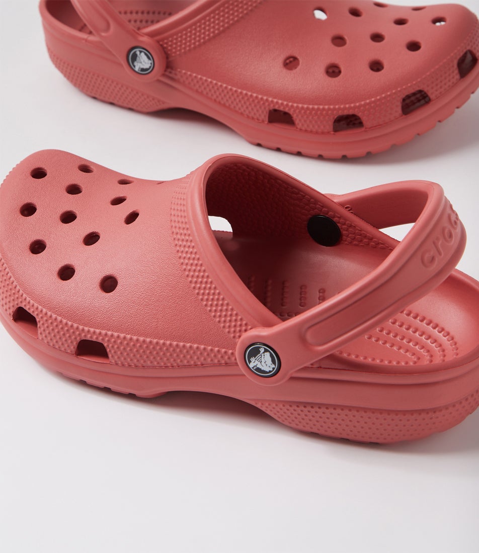 Classic W Strawberry Wine Croslite Sandals