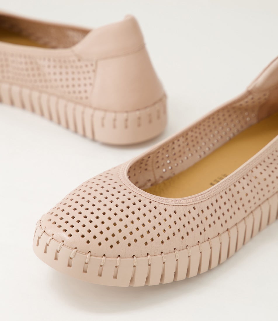 Hitty Rose Leather Sneakers