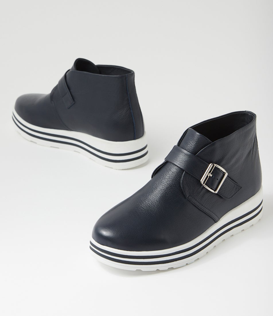 Vumba Xf Navy Leather Ankle Boots