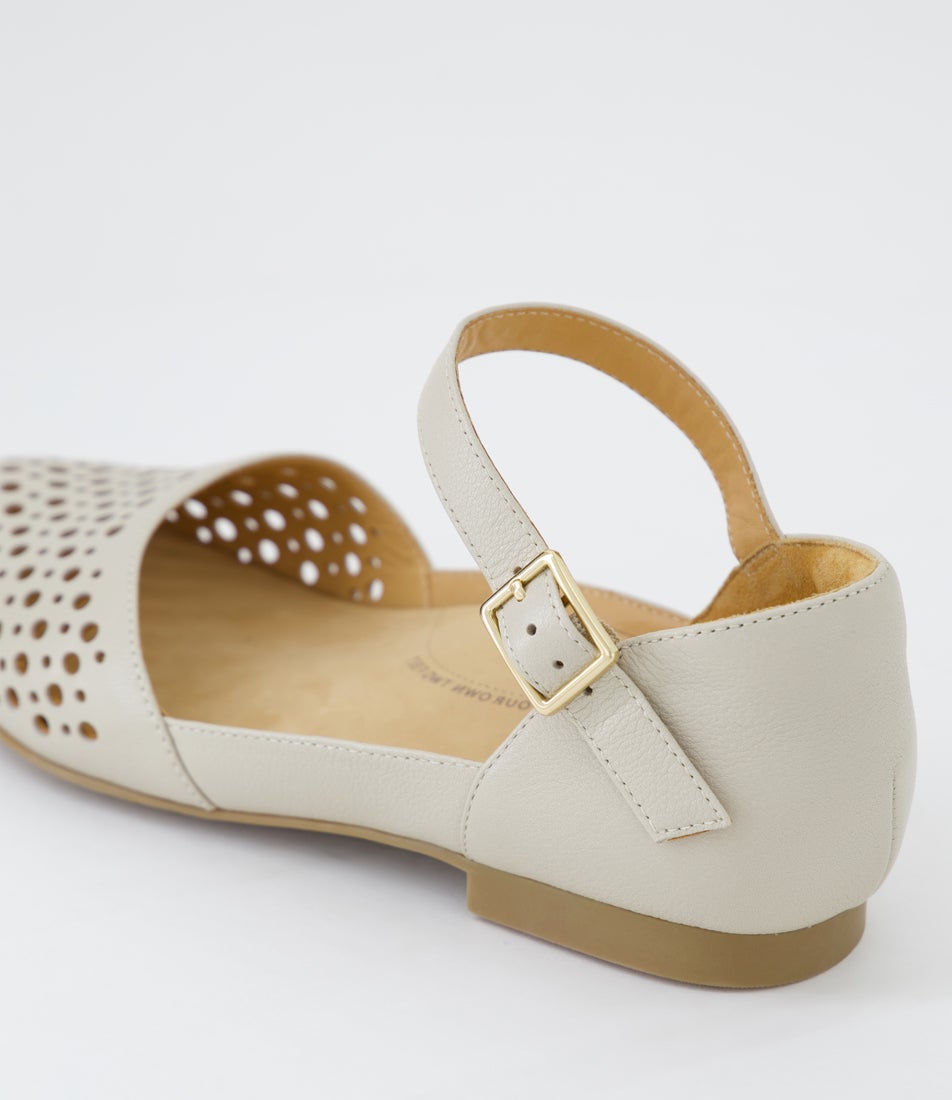 Carrole Xf Almond Leather Flat Shoes
