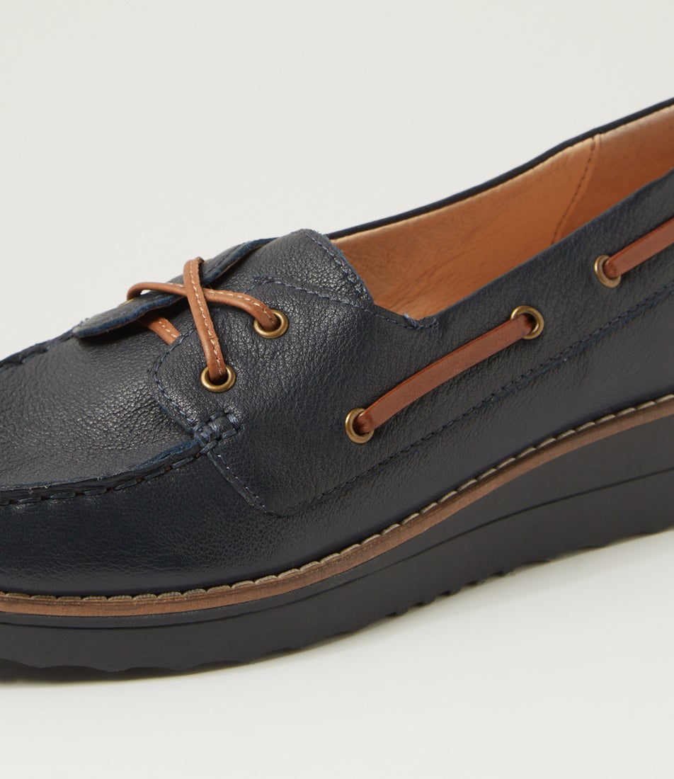 Okies Navy Drambuie Leather Boat Shoes