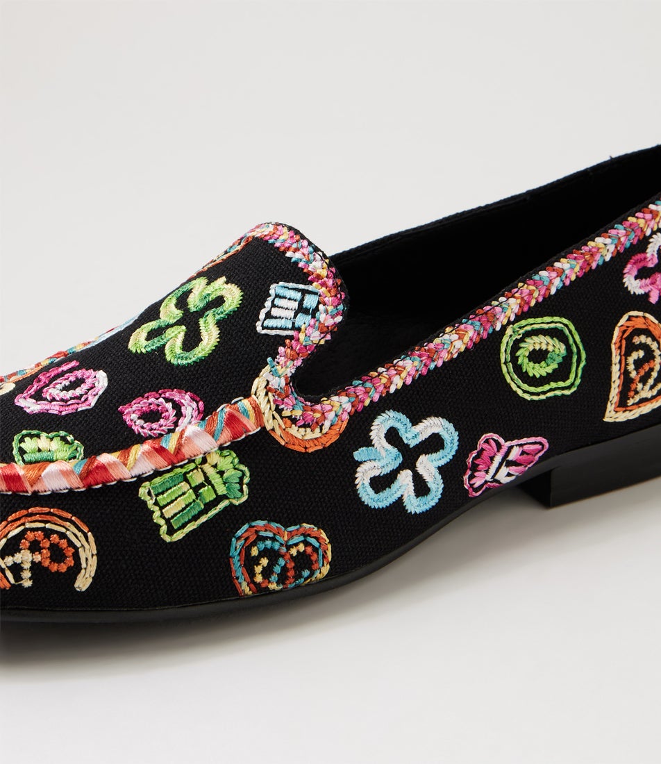 Teloe Black Embroidery Fabric Loafers