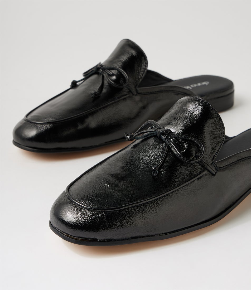 Irrino Black Crinkle Patent Flat Shoes