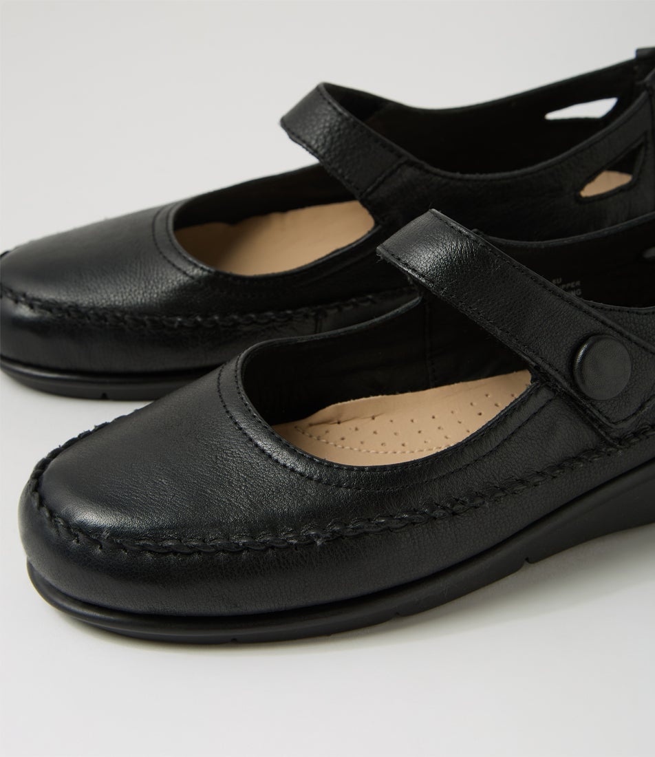 Peregrine Black Leather Flat Shoes
