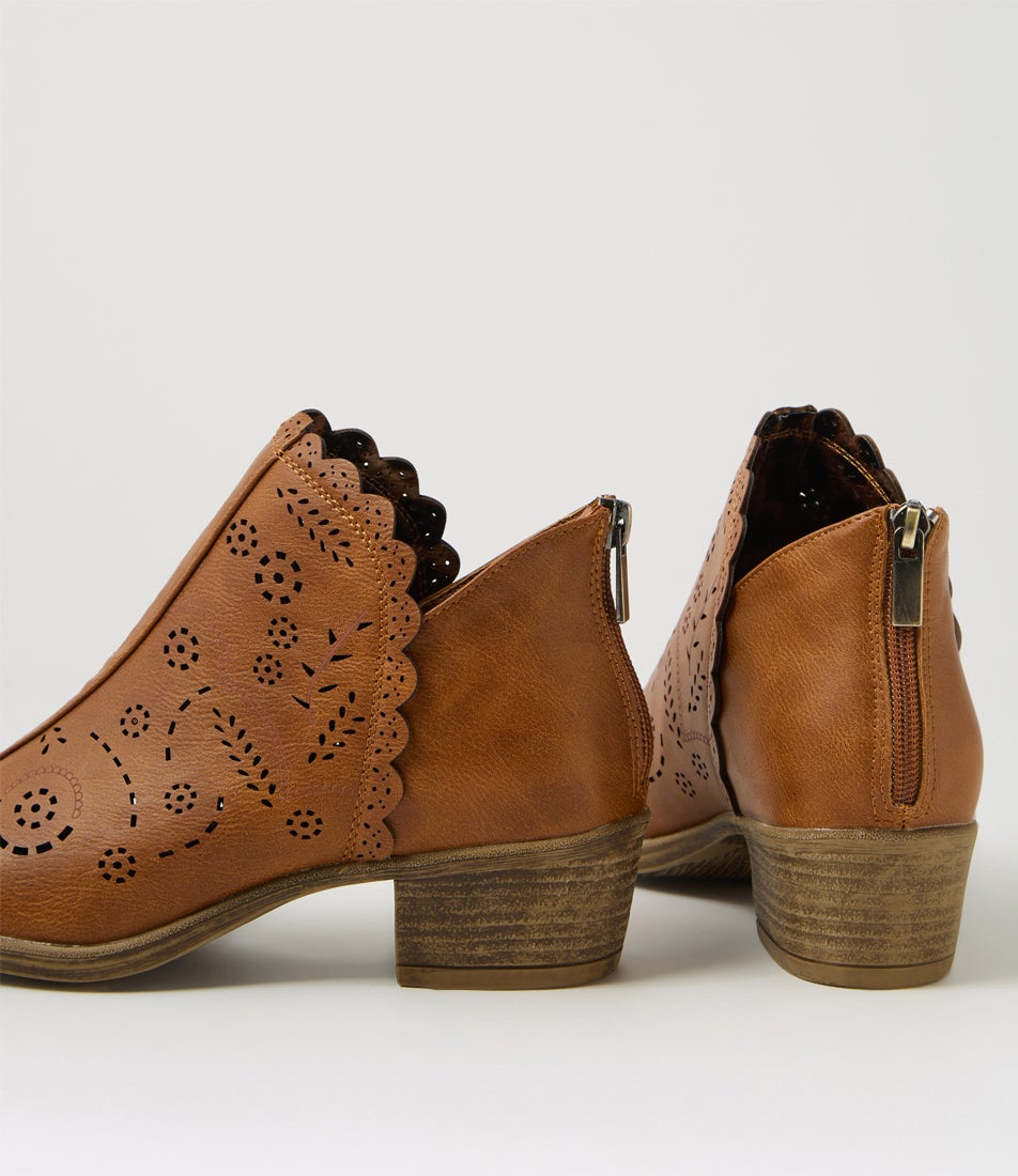 Arino Cognac Ankle Boots