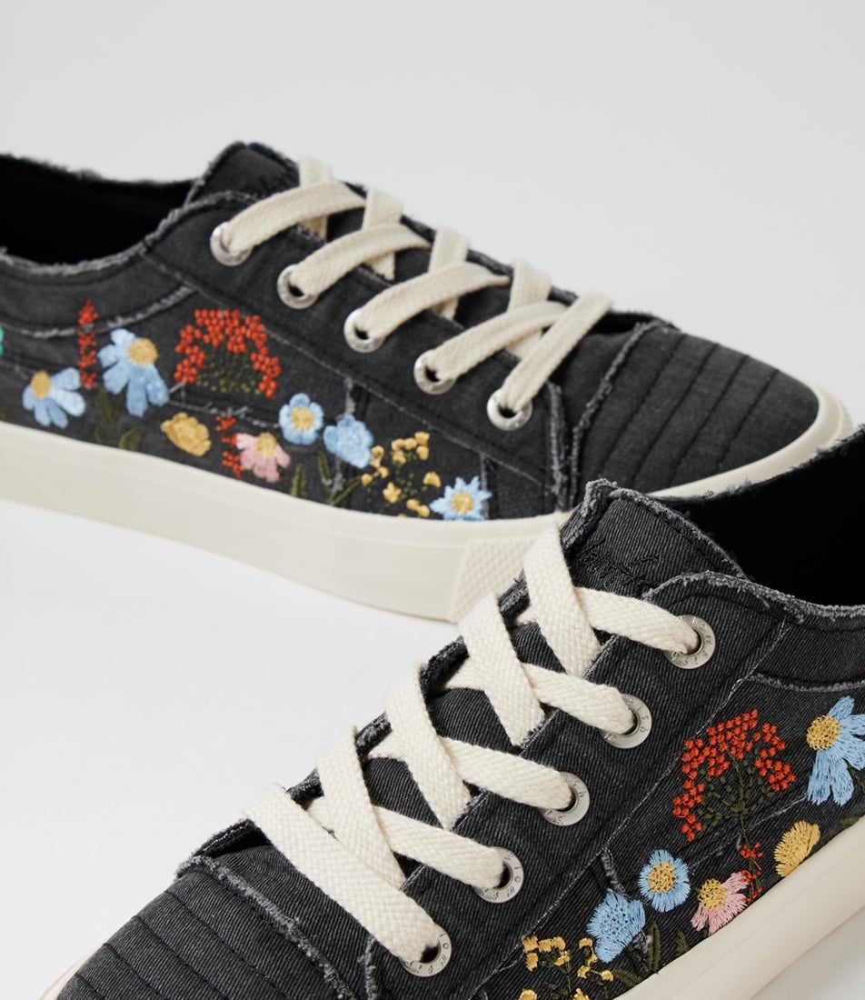 Vivid Black Canvas Sneakers Vivid Black Canvas Sneakers