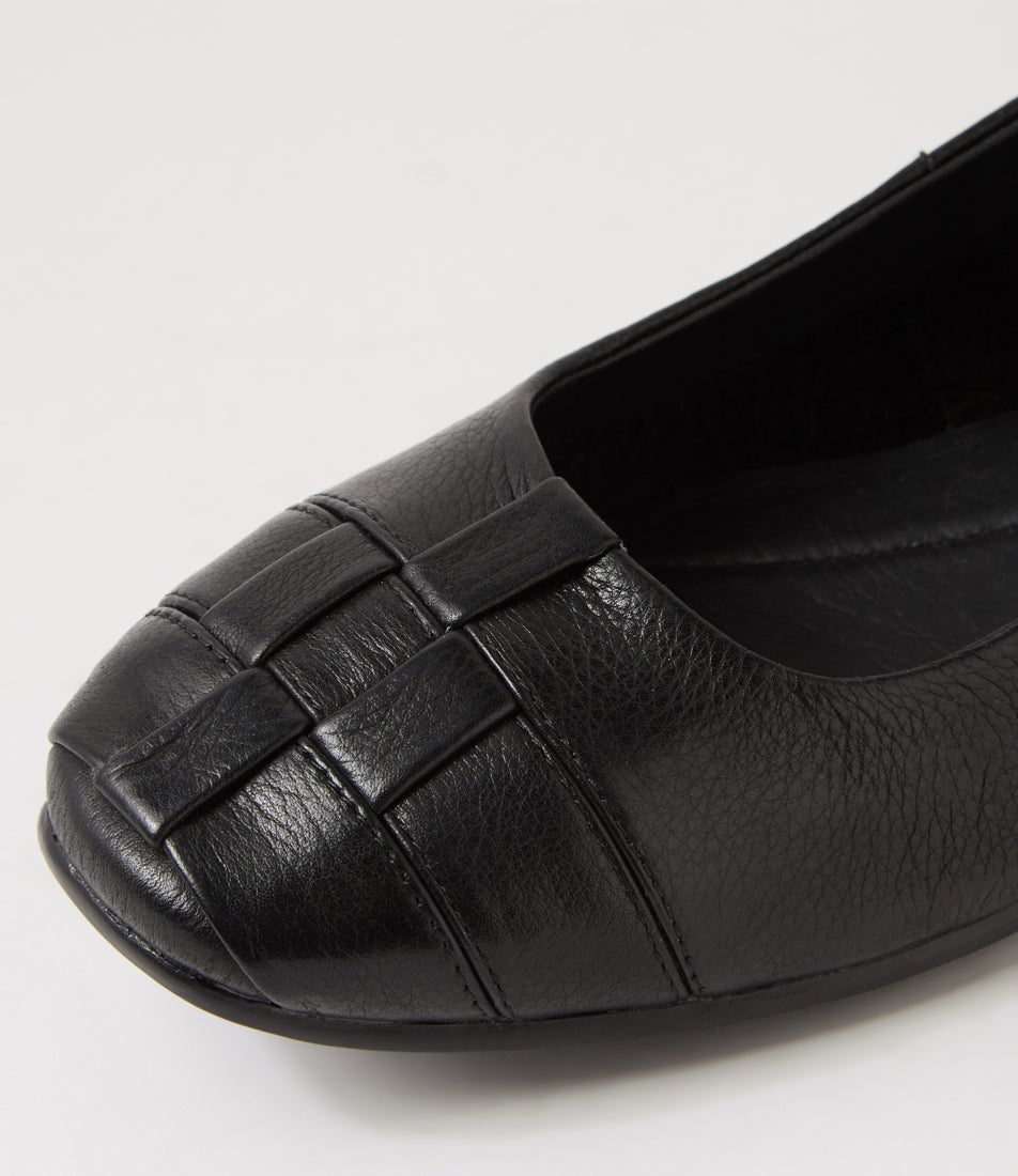 Tylan Black Leather Flat Shoes