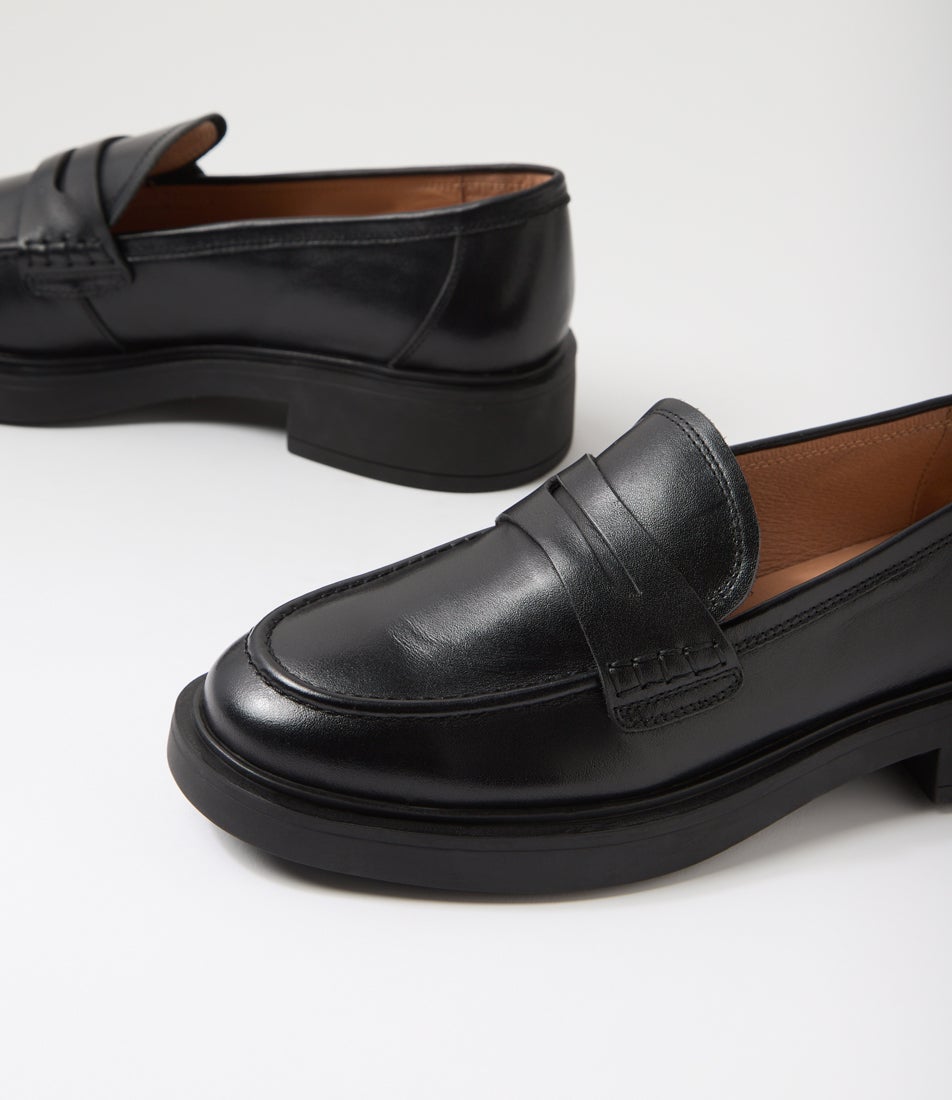 Inley Black Leather Flat Shoes